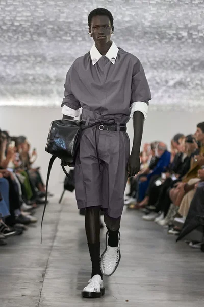 Look 19